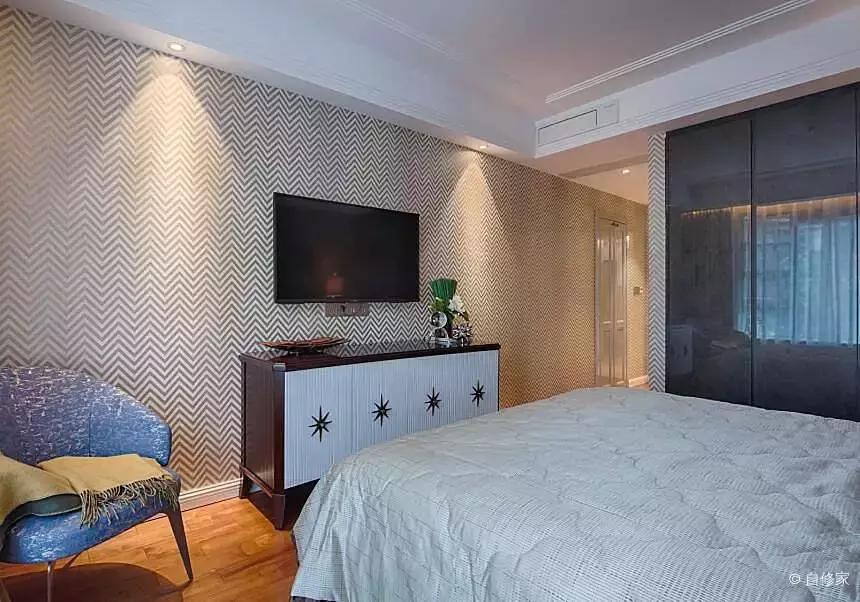 他家像宫殿！巨型水晶灯，黄金瓷砖，金碧辉煌，住上一晚值了