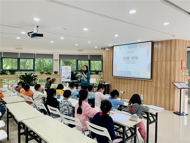 纸间流淌的社区温度——童心童画迎大运