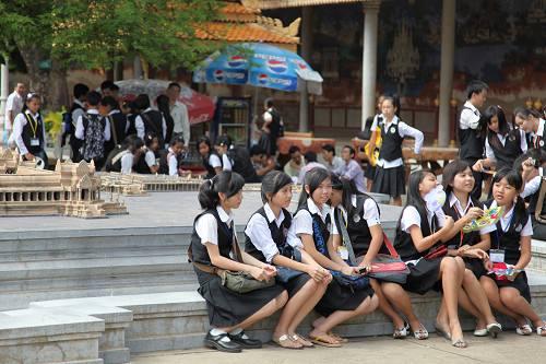 中国高中的校服跟日本校服对比,世界上各国小学校服大比拼