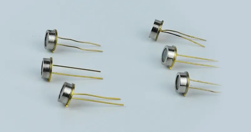 硅光电池光照特性曲线表示的意义,硅光电池的光电特性曲线