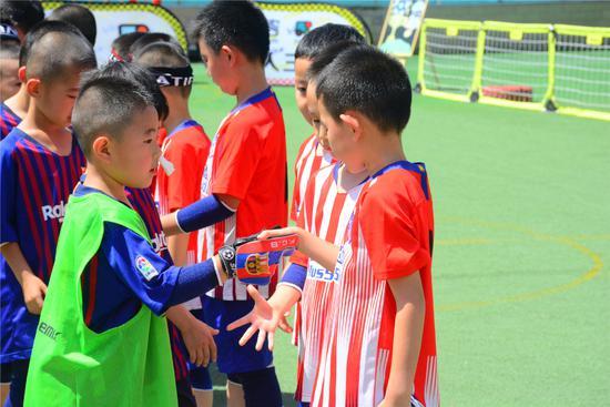 沃德兰·东大幼儿园易城园“沃沃足球赛”圆满落幕小球员诠释“体育精神”