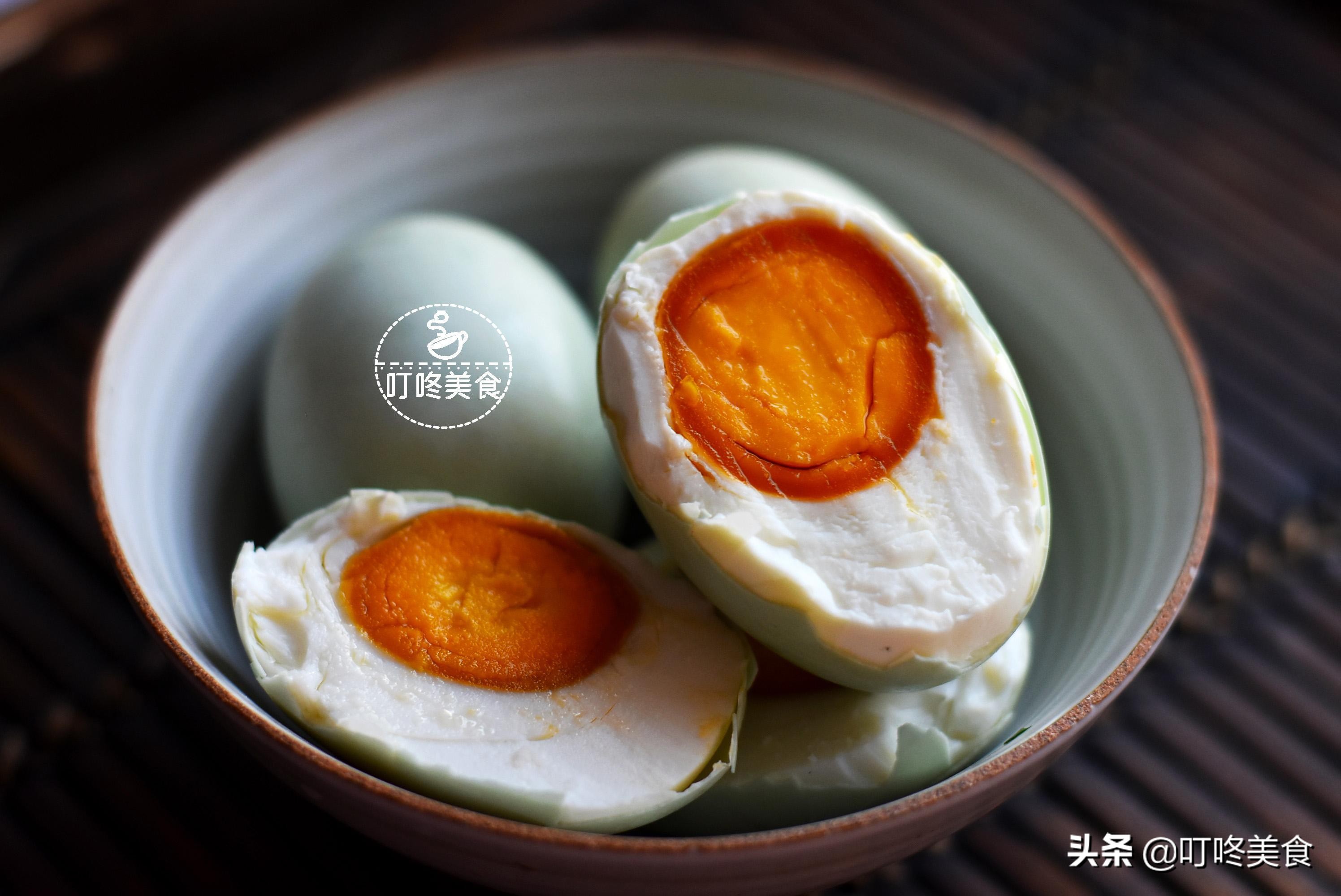 想吃咸鸭蛋但不是很咸怎么办,想吃咸鸭蛋有哪些好方法