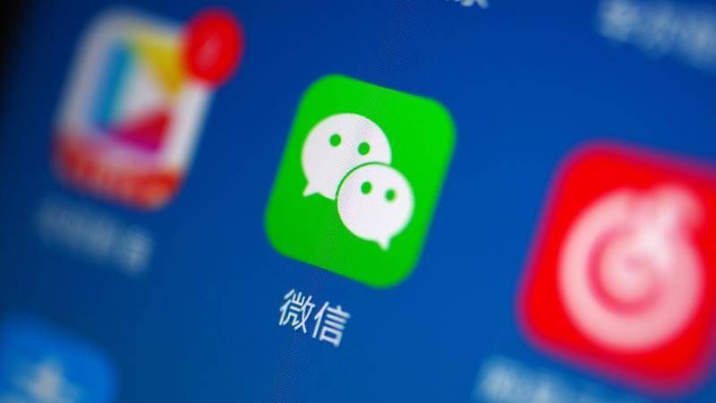 朋友圈怎么评论发送图,朋友圈发图片横图变竖图