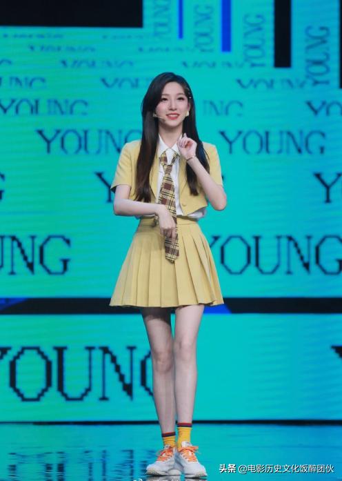 马凡舒颜值惊艳龙洋,马凡舒素颜照与春晚对比