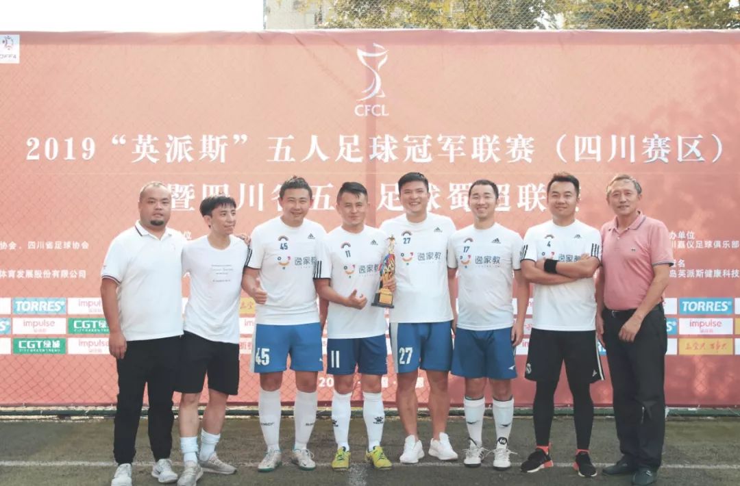 新王加冕实至名归,新王加冕天下足球