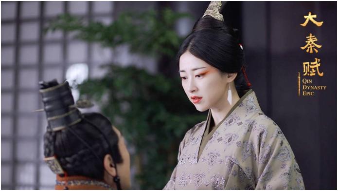 甩顶级富二代，爷爷是少将父亲是富豪，真实的朱珠比赵姬传奇多了