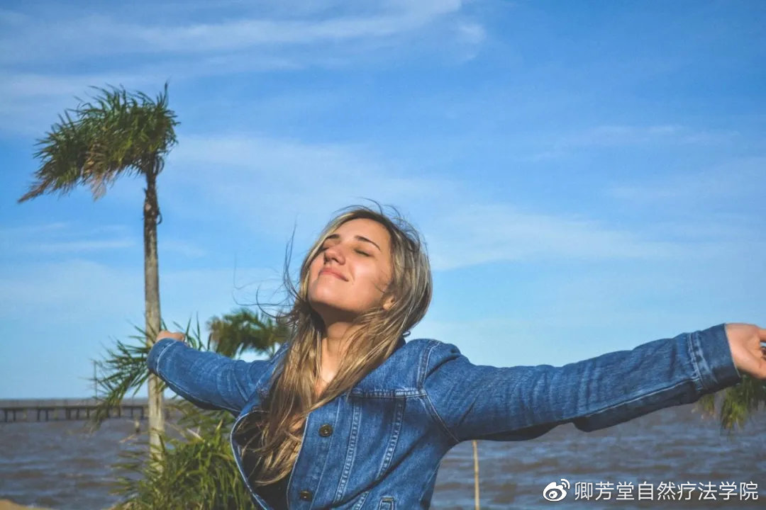 跨过时光的年轮来到你身边，赴一场心灵之约——檀香精油