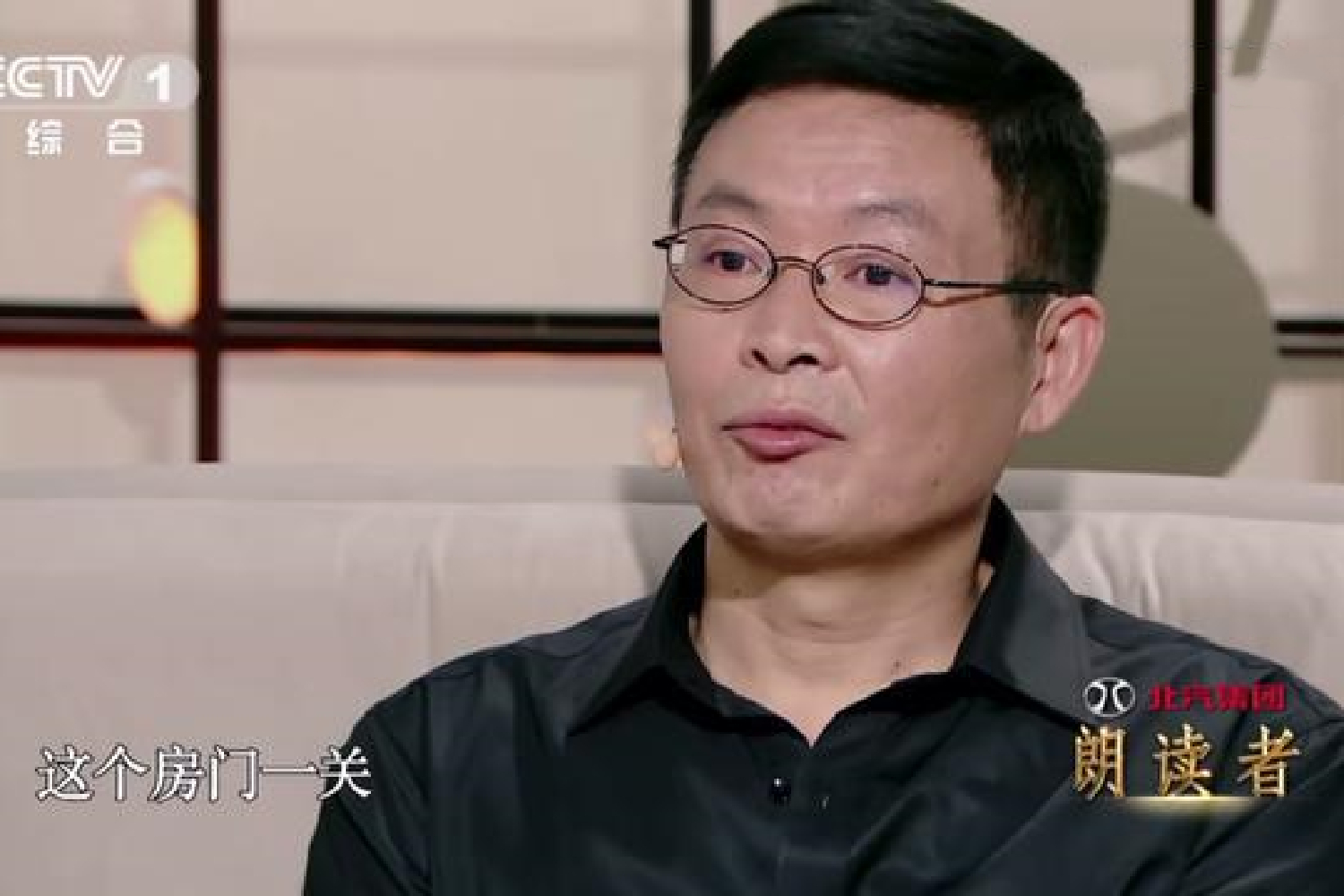 他关上房门,一关就是三年,拒绝与我沟通:青春期孩子就像一头虎