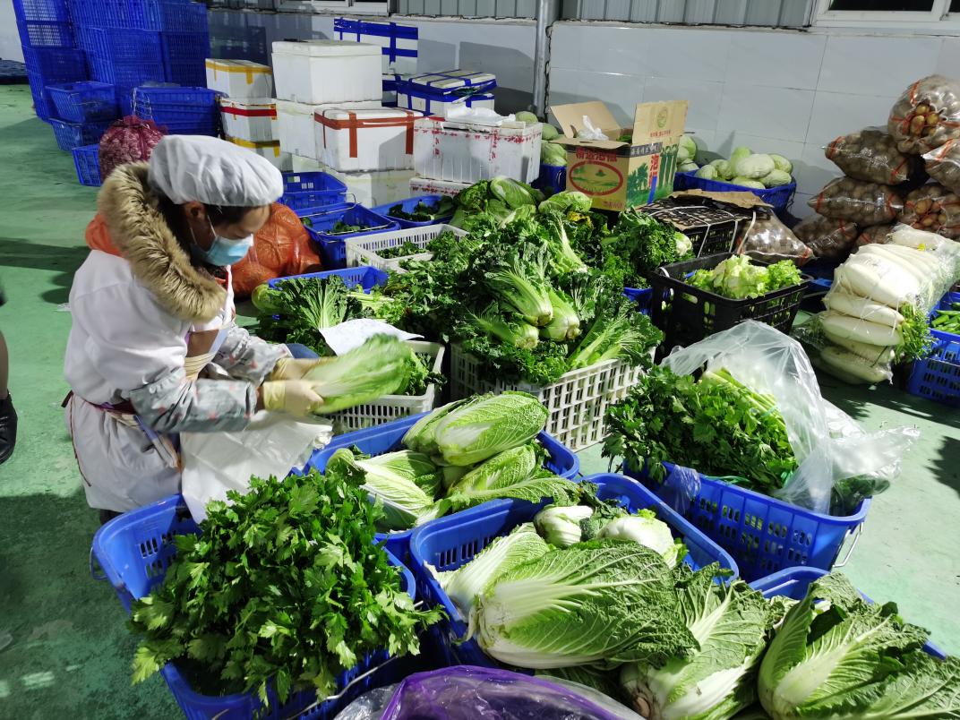 清镇市：倡议“非接触”式采购，产投青年化身“配送员”开展抗“疫”服务