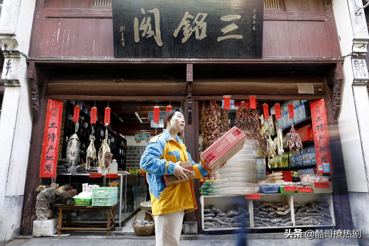 被周星驰看上的苏宁女快递员：春节不放假每天送百件