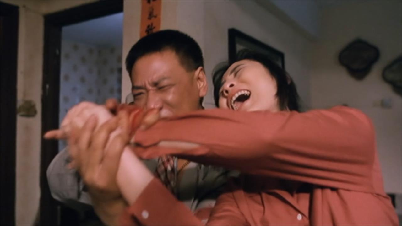 人伦丧失，天理难容，这部93年的猎奇港片凭啥打败《霸王别姬》？