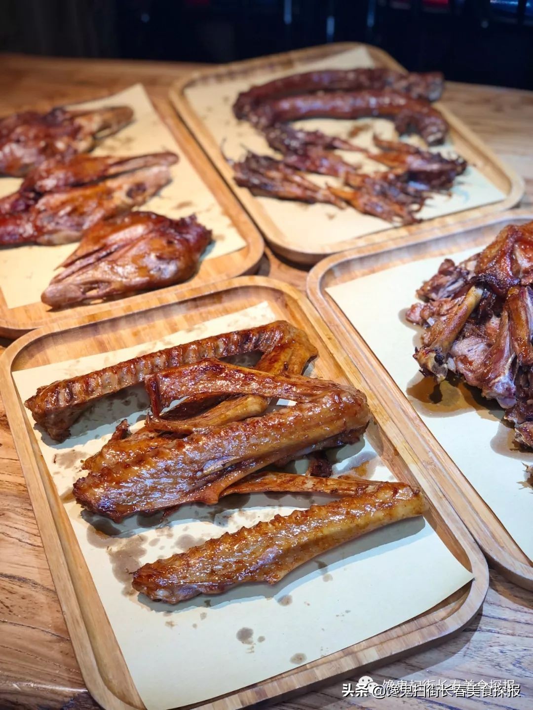 二道老厂区奇店。鹅的一切，全都炭火烤。烤鹅脖大锤抡