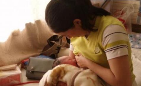 6个月宝宝睡半夜突然持续呕吐,六个月宝宝半夜醒来呕吐