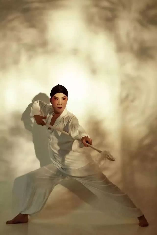 “唱响中原，薪火相传”著名艺术家*军白**选收徒暨公益展演成功举行