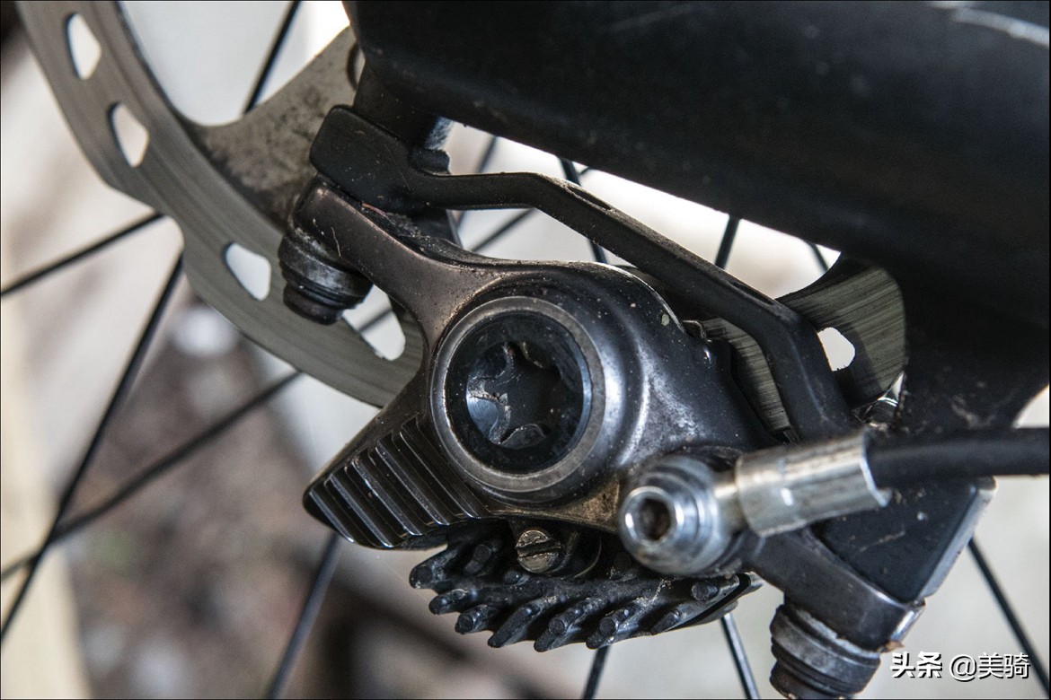 清洁油压碟刹活塞和卡钳,如何清洁碟刹盘