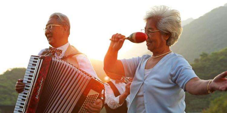 第一批丁克家庭的人诉说晚年状况,首批丁克家庭晚年现状视频