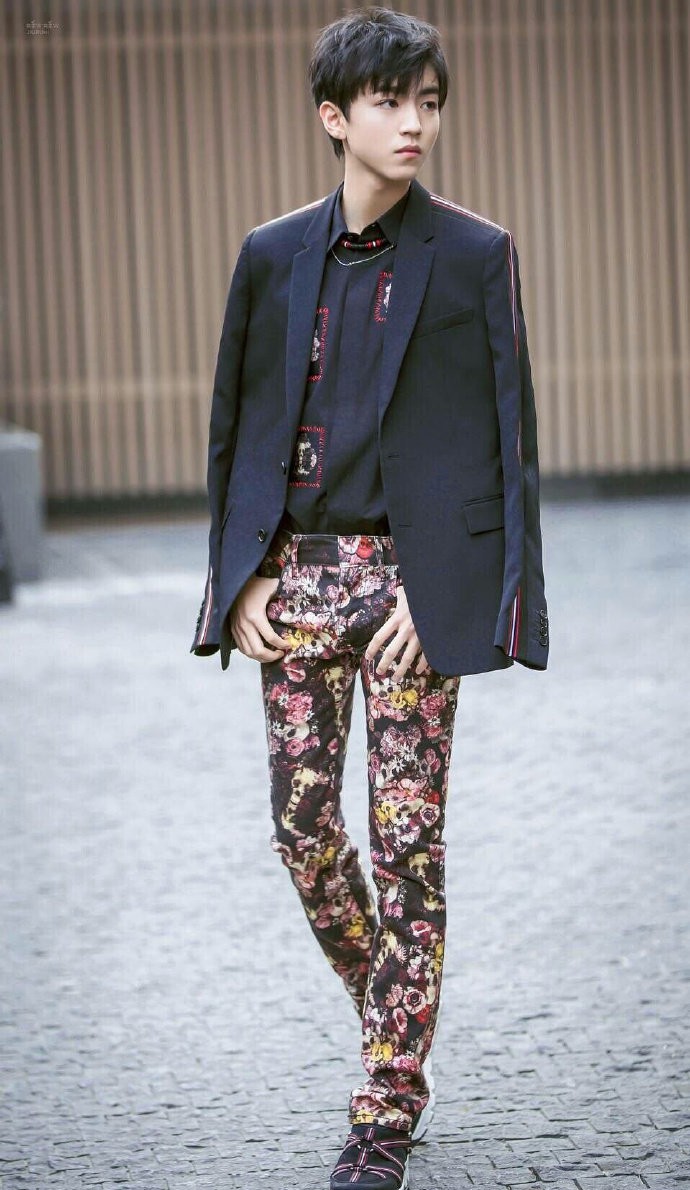 夏天穿什么裤子比较好男士,夏季穿什么裤子男好看