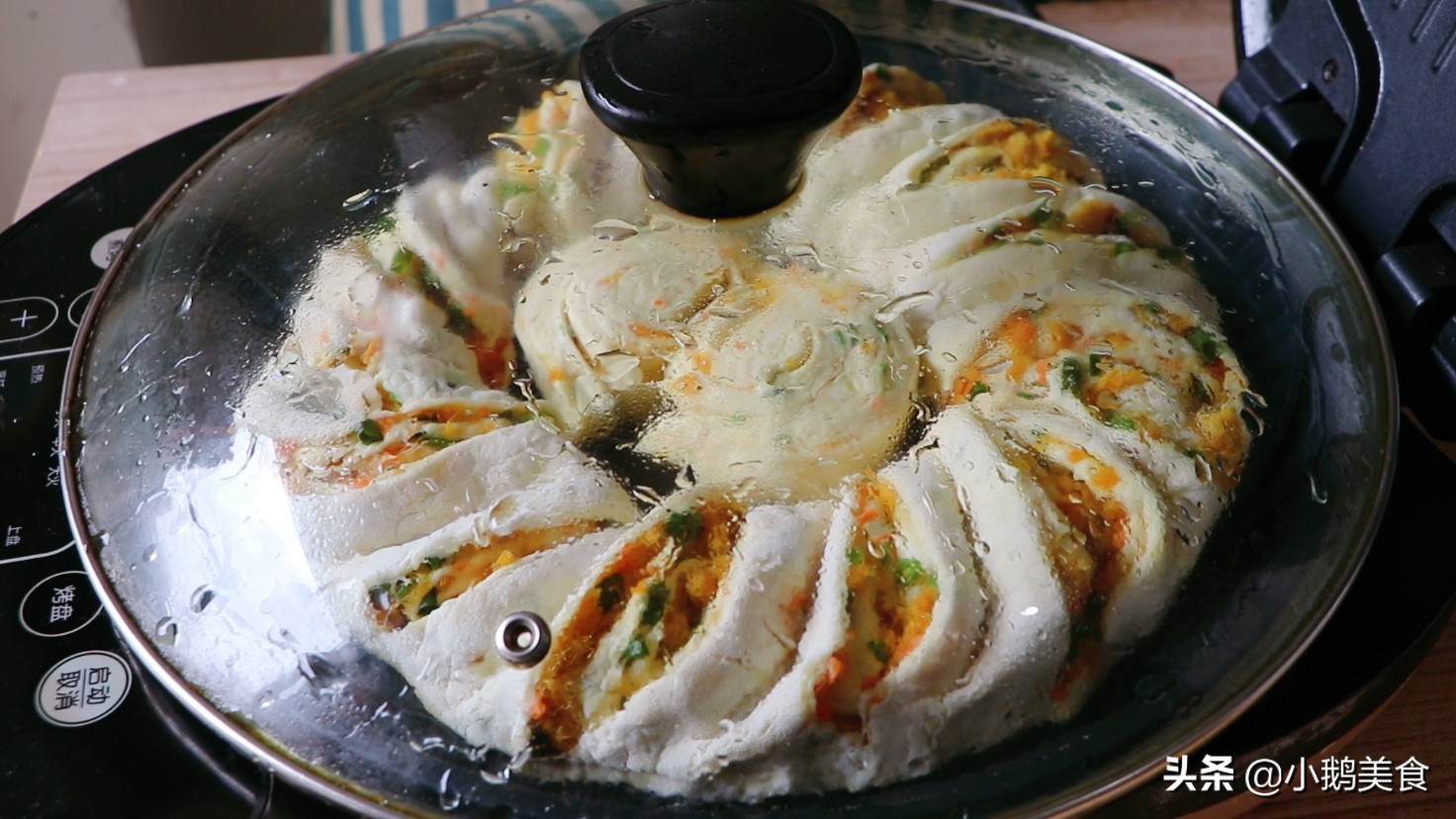 玉米面最好吃的做法加2个鸡蛋,少油玉米面大饼子