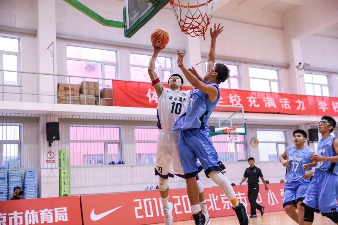 新·十六强齐亮相高中赛场惊现*力暴**隔扣丨18-19耐克高中联赛