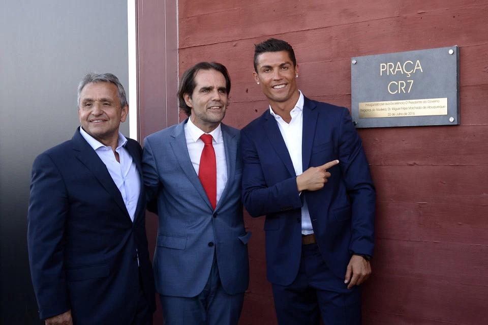 克里斯蒂亚诺罗纳尔多巅峰身价,克里斯蒂亚诺罗纳尔多有多有钱