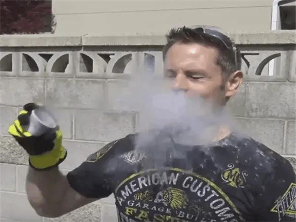 液氮往脸上倒好吗,液氮喷到脸上什么感觉