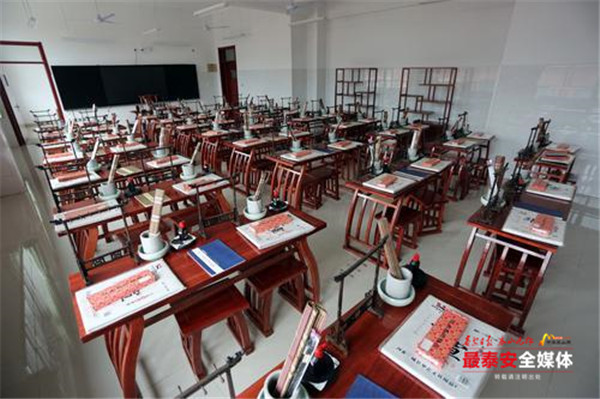 学校独特的文化氛围和人文气息,学校教育环境和氛围