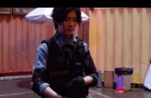 光荣使命国产射击游戏视频,穿越火线为啥到了荣耀就输