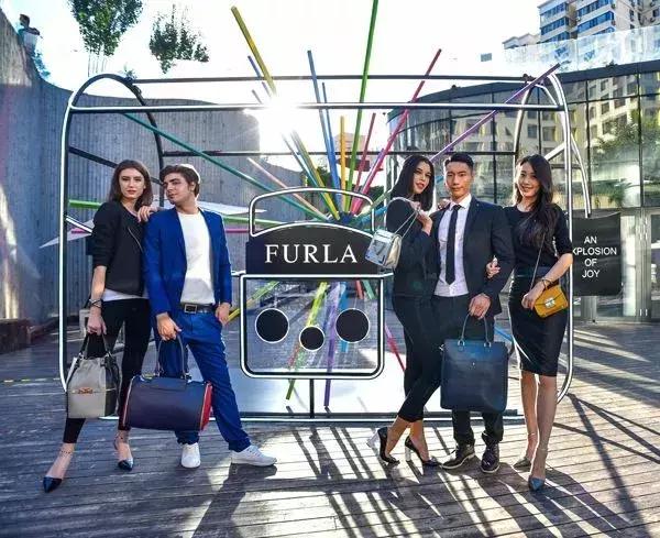 森马控股人邱光和质押部分股份；“绿洲”涉嫌抄袭IOS版下架