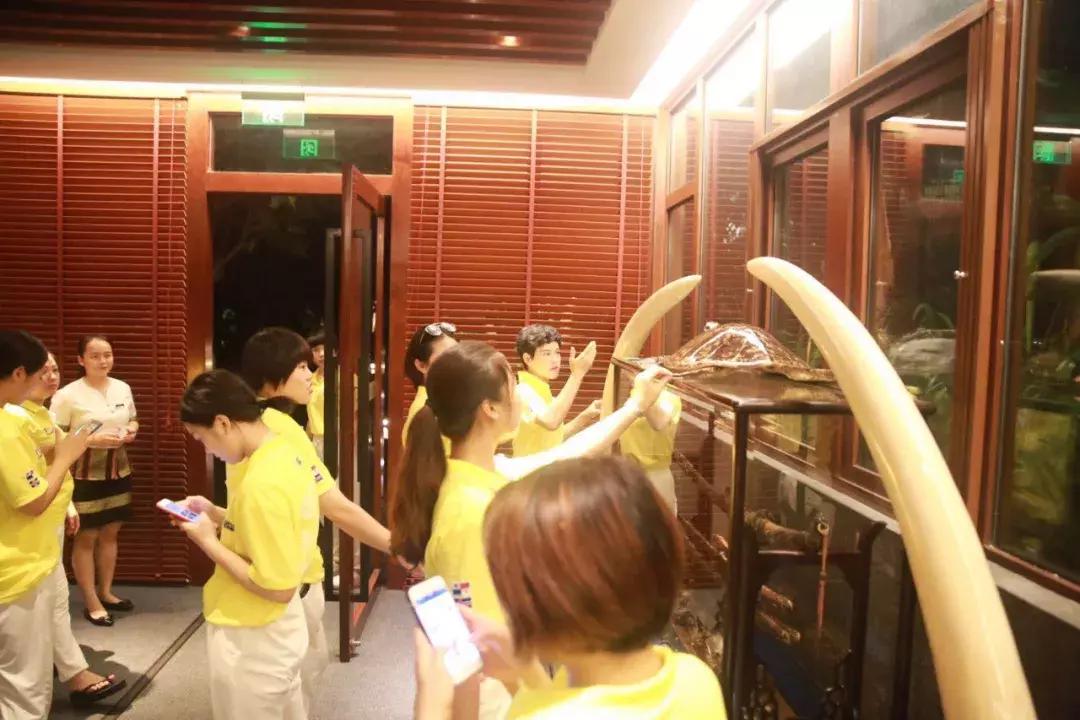 巨邦快乐集结号丨看见了，其中一艘游艇上，是我们的船长大舅哥