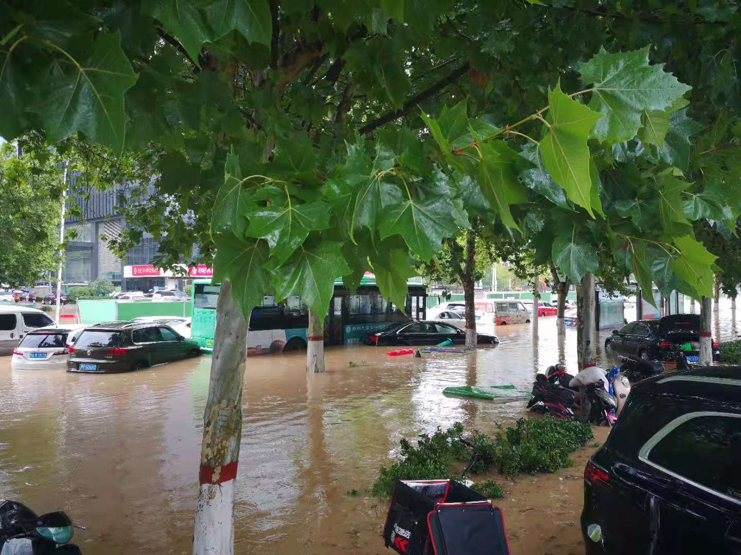 车淹到什么位置怎样处理,车子被淹了怎么处理