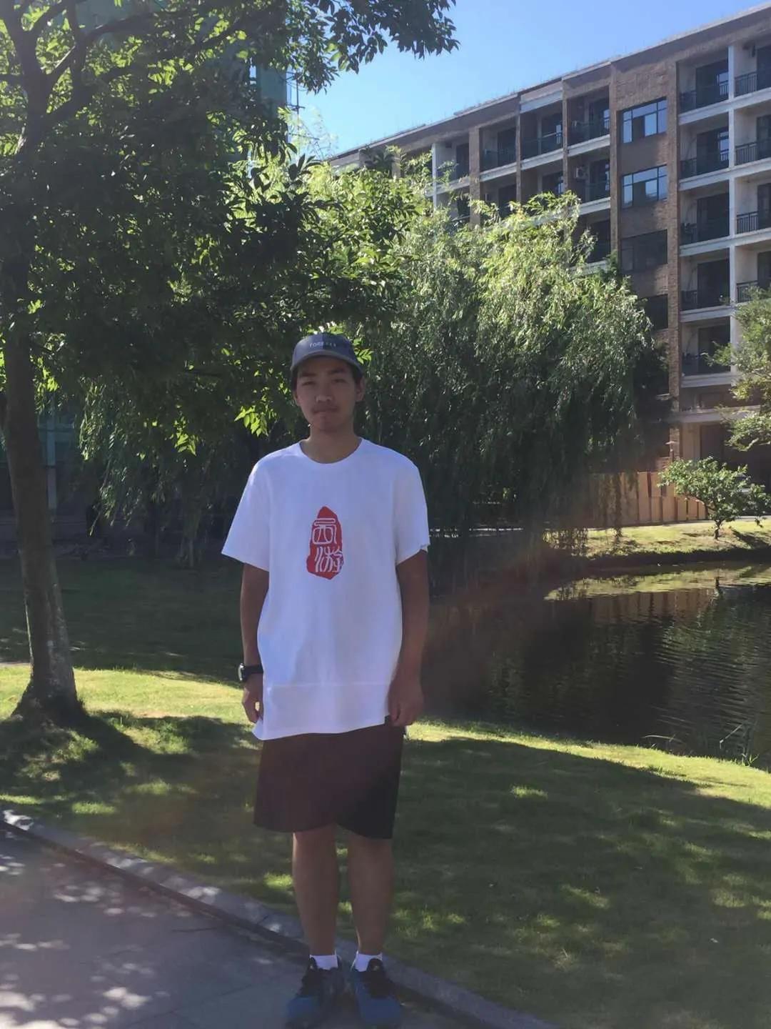 一个北大一个清华金榜题名,一个北大一个杭州美术学院