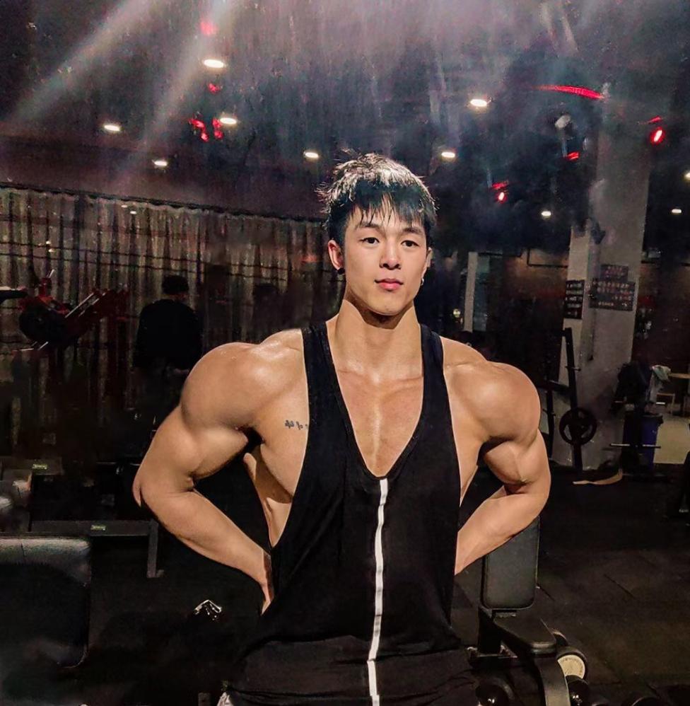 97年小伙长相成熟,97年小伙长相帅气