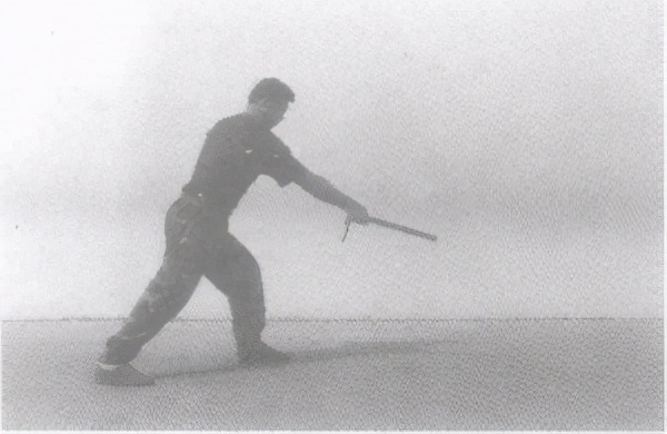 警用防暴棍和匕首警拳,警用防暴橡胶棍杀伤力