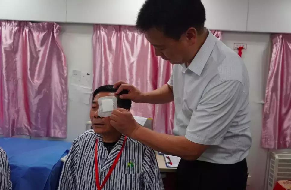 白内障手术去哪里做靠谱,做一只白内障手术要多少钱