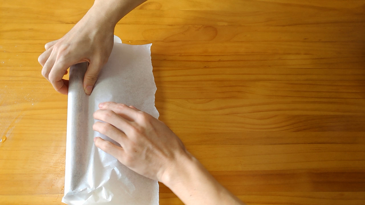 蛋糕卷不回缩的方法,原味蛋糕卷如何不开裂