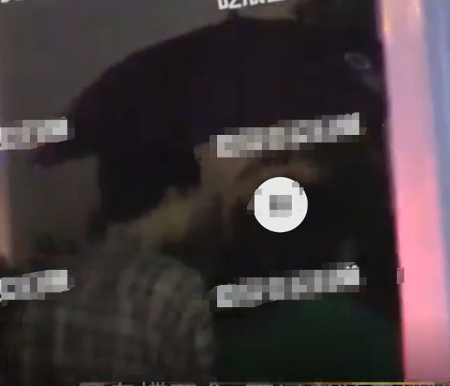 何炅和小鲜肉携手逛街,何炅与神秘男子深夜街头亲密互动