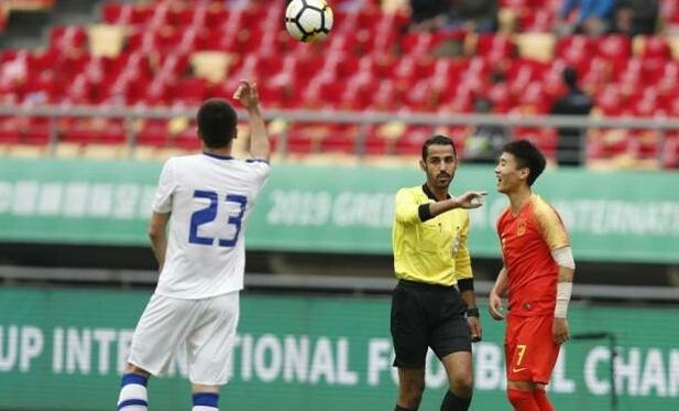 韦世豪铲人犯规后续!董路:国家队第一反应负分,危机公关记大过