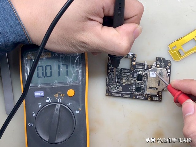 OPPO手机开机10秒奇葩自动关机，修过没修好，原来是这个小件坏了