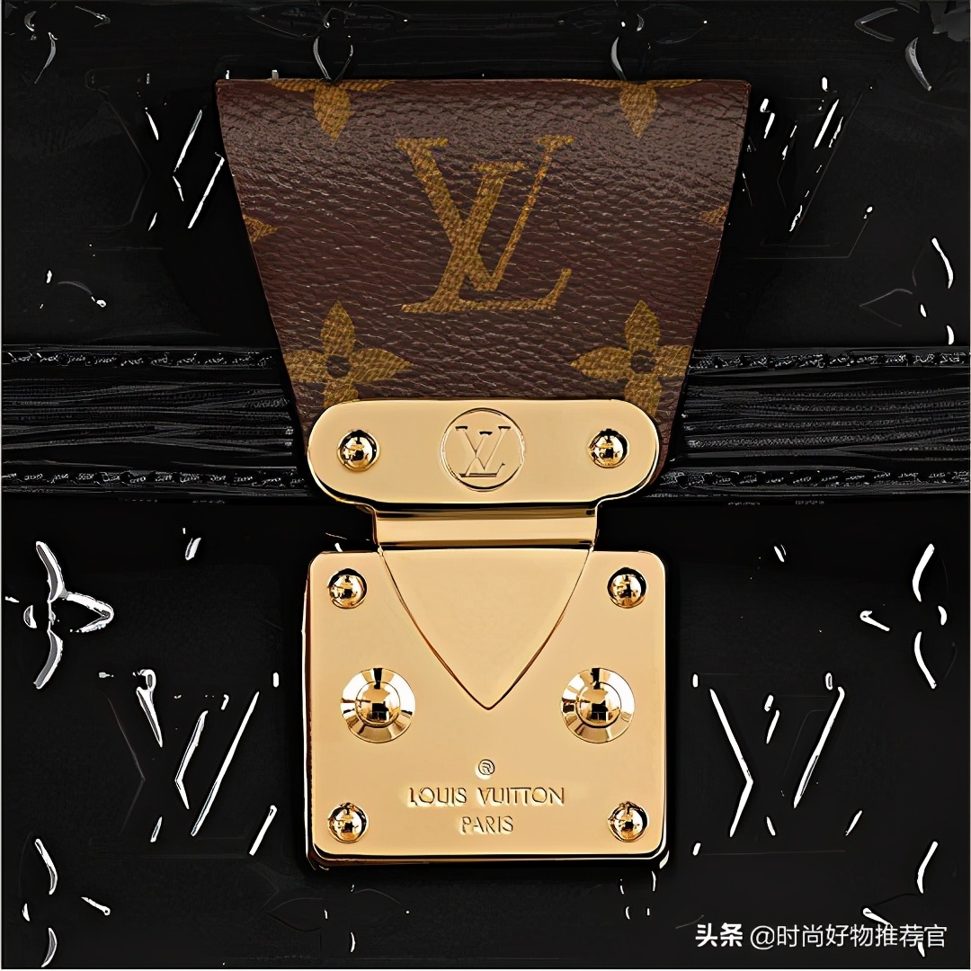 lv黑色牛皮压花邮差包新款有链条,lv新包真皮包