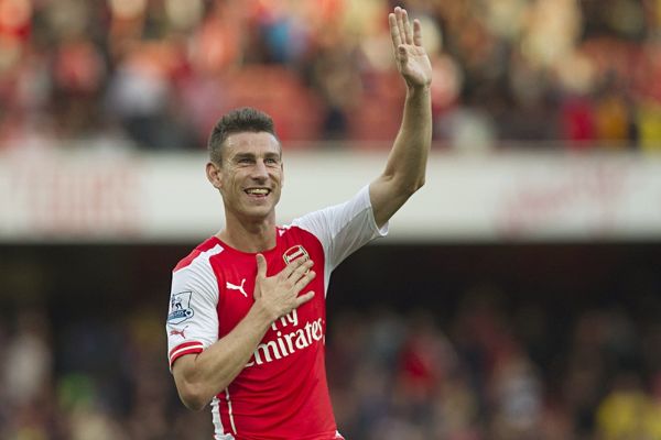 9年忠魂变身乱扔球衣的反骨仔！阿森纳为什么总和队长不欢而散？