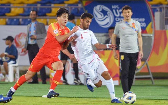 国足归化球员不受重用,国足归化的球员一点用没有