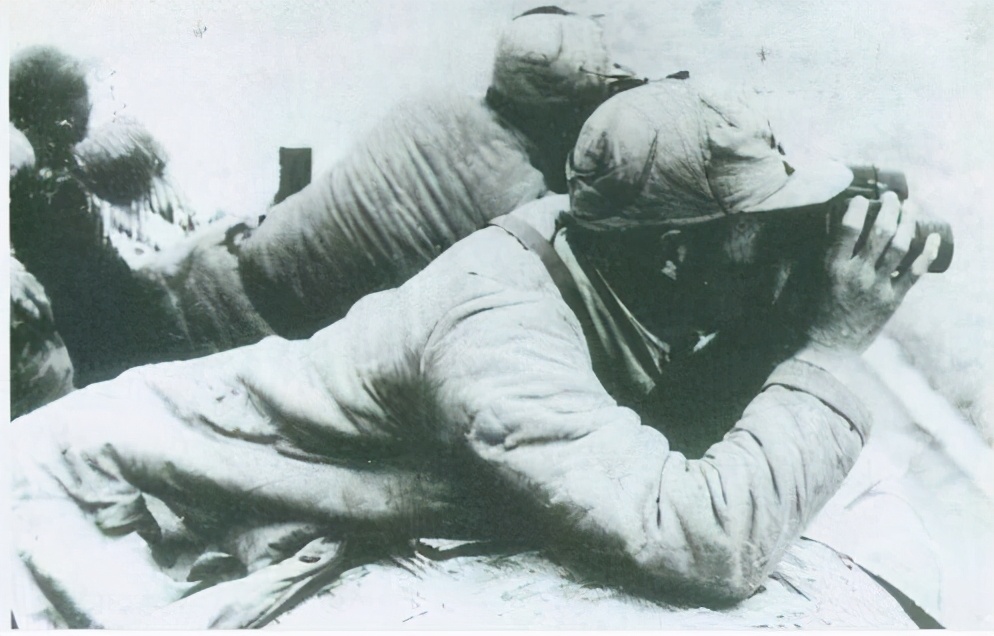 开国上将回故乡，看到警车封路并且隔开群众，怒问：耍什么排场？