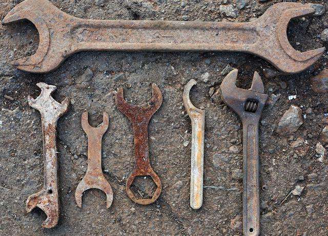 食品干燥剂性价比超高，攒一堆放家里，避免墙角潮湿