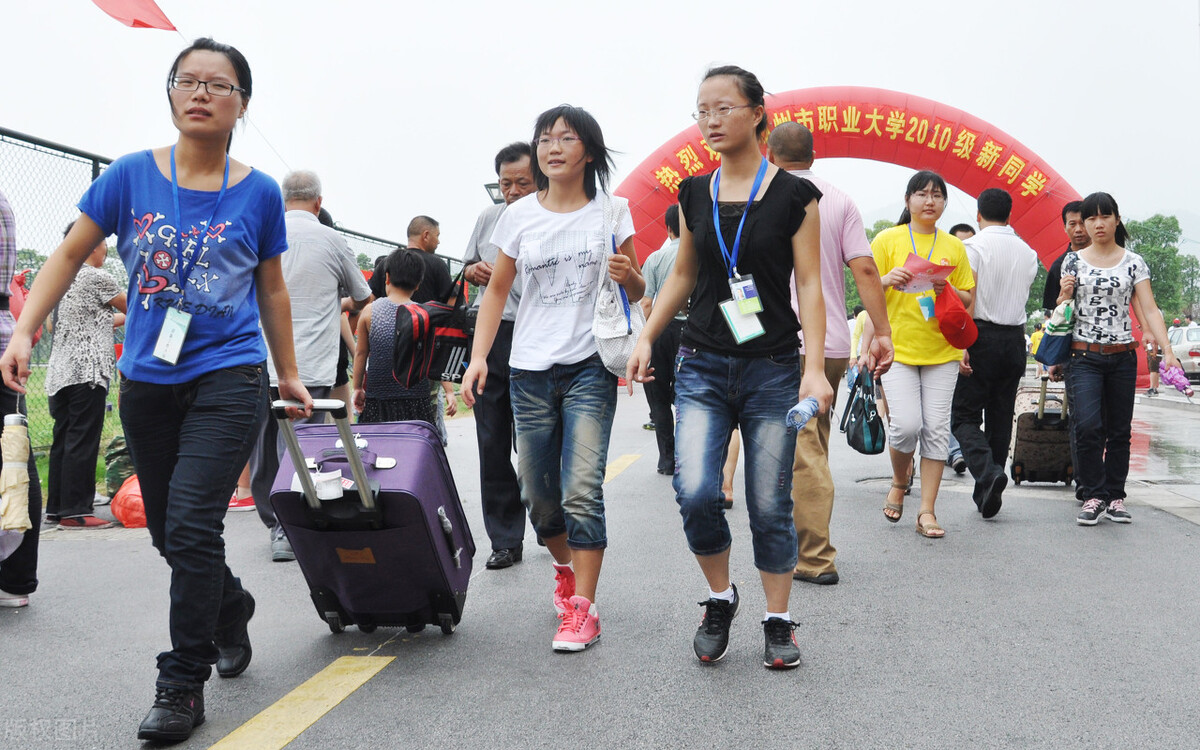 上海打工人月入过万有多少,上海白领打工的真实生活