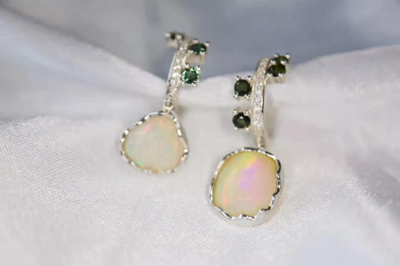 欧泊是什么宝石价格多少,欧泊是贵重宝石吗