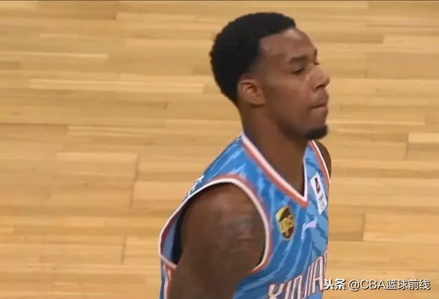 新疆锋线组合高效合砍37分,新疆队2大高手砍40分