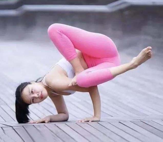 腰部粗怎么减肥,每日瑜伽初级教程在家练腰