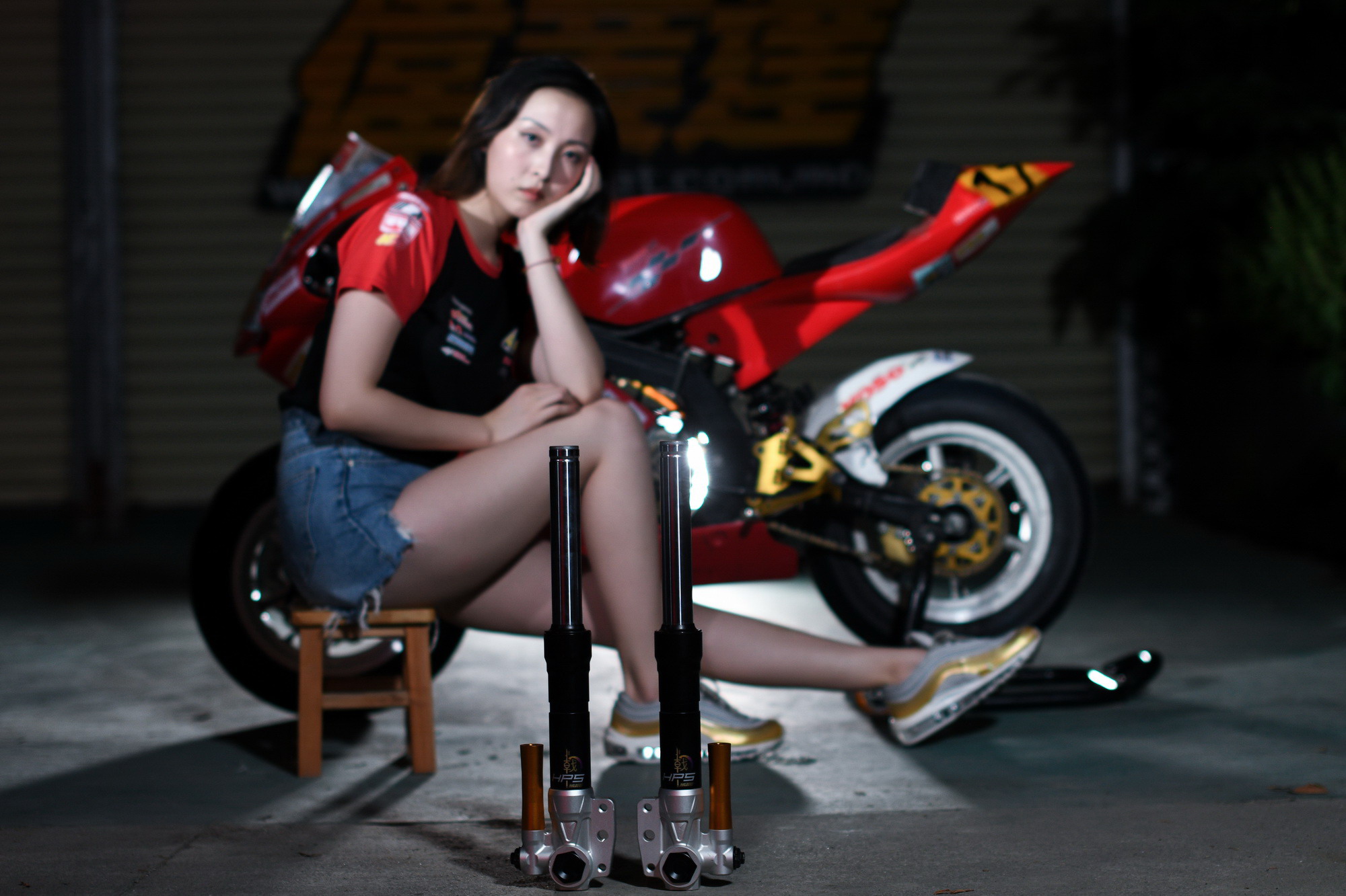 提高了稳定性与舒适度！野蛮公牛HPS前叉、XPS后减震