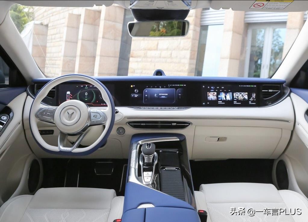 新岚图free三联屏可以升降吗,续航420公里能跑三百公里吗