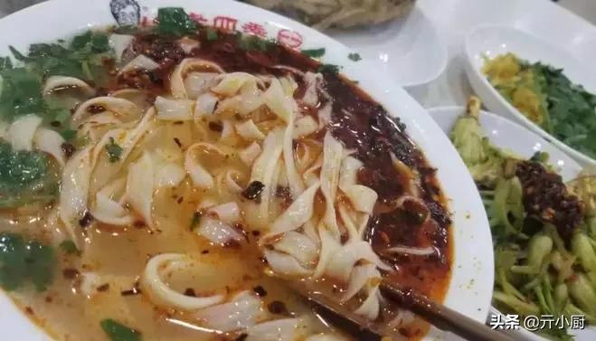沈阳抻面鸡架视频,鸡架抻面
